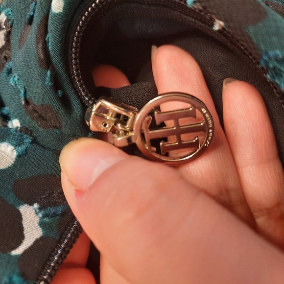 Tommy Hilfiger - Picture 9 of 9